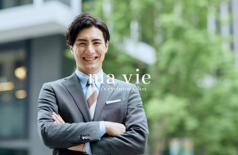 あなたの印象を左右する眉毛、専門家によるプロフェッショナルなデザインでアップデートしよう